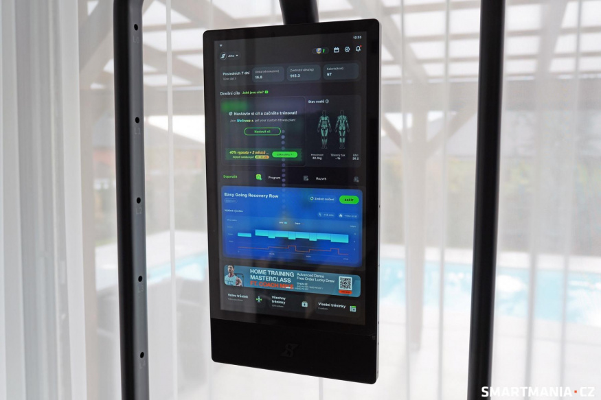 21,5″ dotykový LCD displej má dostatečně jemné rozlišení 1080 × 1920 px 21,5″ dotykový LCD displej má dostatečně jemné rozlišení 1080 × 1920 px