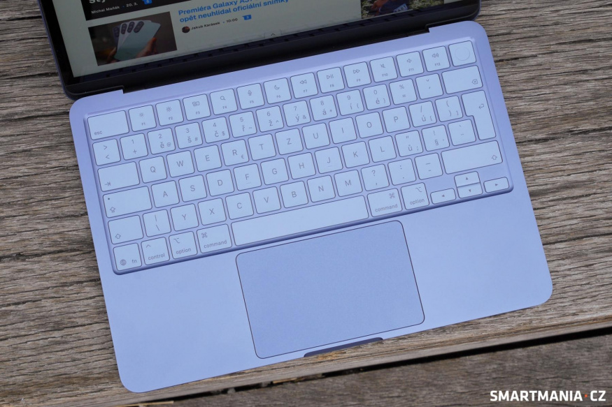 Klávesnice a trackpad MacBooku Neo Klávesnice a trackpad MacBooku Neo