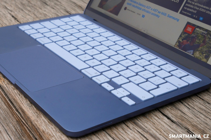 Klávesnice a trackpad MacBooku Neo Klávesnice a trackpad MacBooku Neo