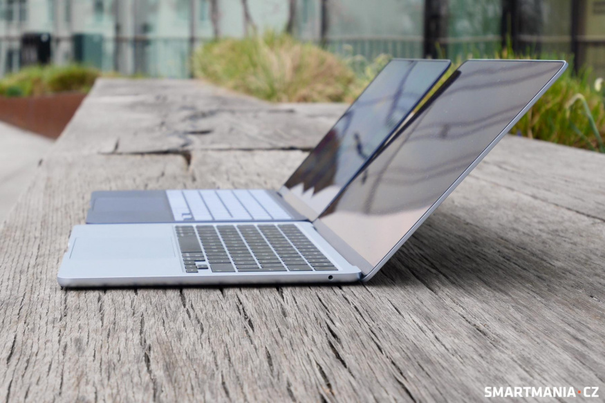 MacBook Neo má o něco málo nižší úhel maximálního rozevření víka MacBook Neo má o něco málo nižší úhel maximálního rozevření víka