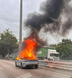 BYD Seal v plamenech BYD Seal v plamenech