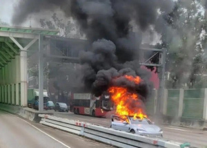 BYD Seal v plamenech BYD Seal v plamenech