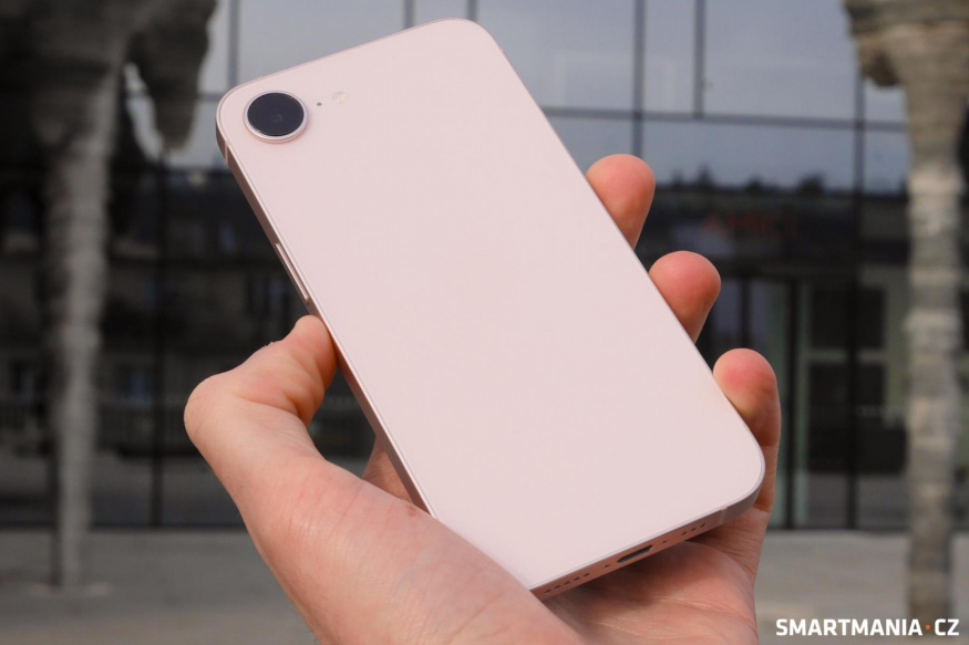 iPhone 17e v ruce redaktora iPhone 17e v ruce redaktora