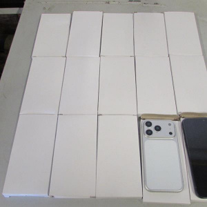 Falešné iPhony zadržené na letišti v Mošnově Falešné iPhony zadržené na letišti v Mošnově