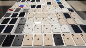 Falešné iPhony zadržené na letišti v Mošnově