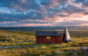 Futuristický jehlan Klumpen