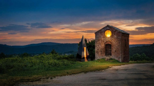 Futuristický jehlan Klumpen Futuristický jehlan Klumpen