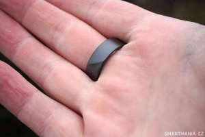 Vnější „vlnka“ by měla zůstávat na vnější straně prstu Vnější „vlnka“ by měla zůstávat na vnější straně prstu