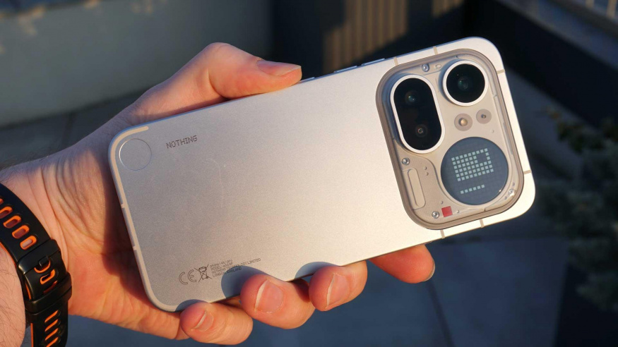 Nothing Phone (4a) Pro recenze: stylovka s druhým displejem na zádech Nothing Phone (4a) Pro recenze: stylovka s druhým displejem na zádech
