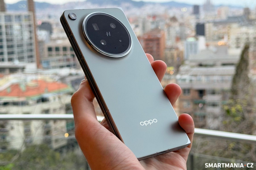 Oppo Find N6 v šedé barvě Oppo Find N6 v šedé barvě