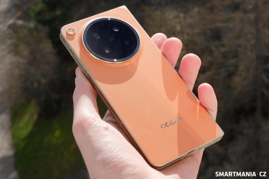 Oppo Find N6 v oranžové Oppo Find N6 v oranžové