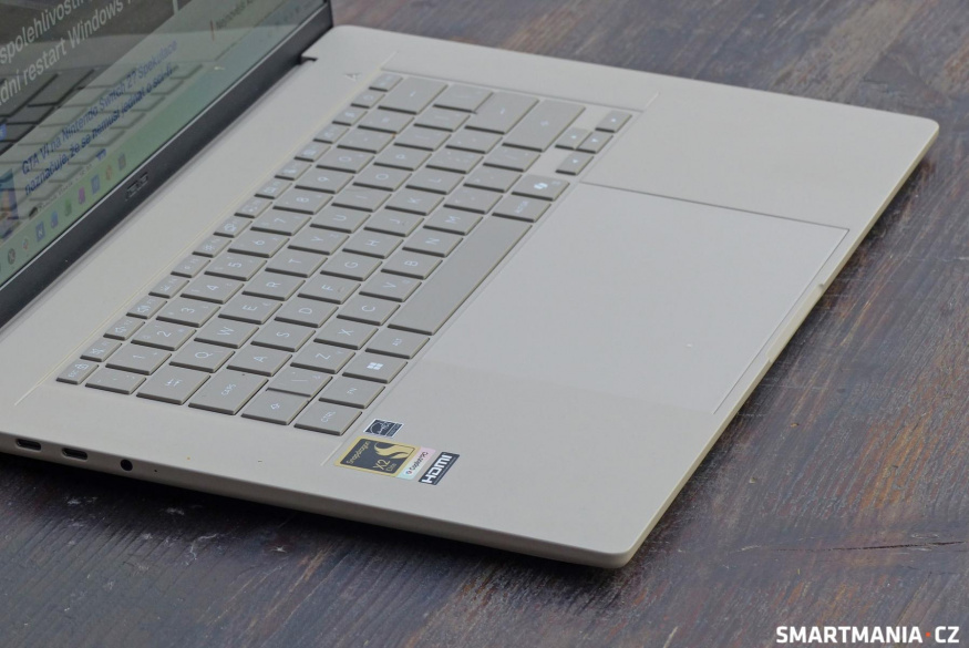 Klávesnice počítače Asus Zenbook A16