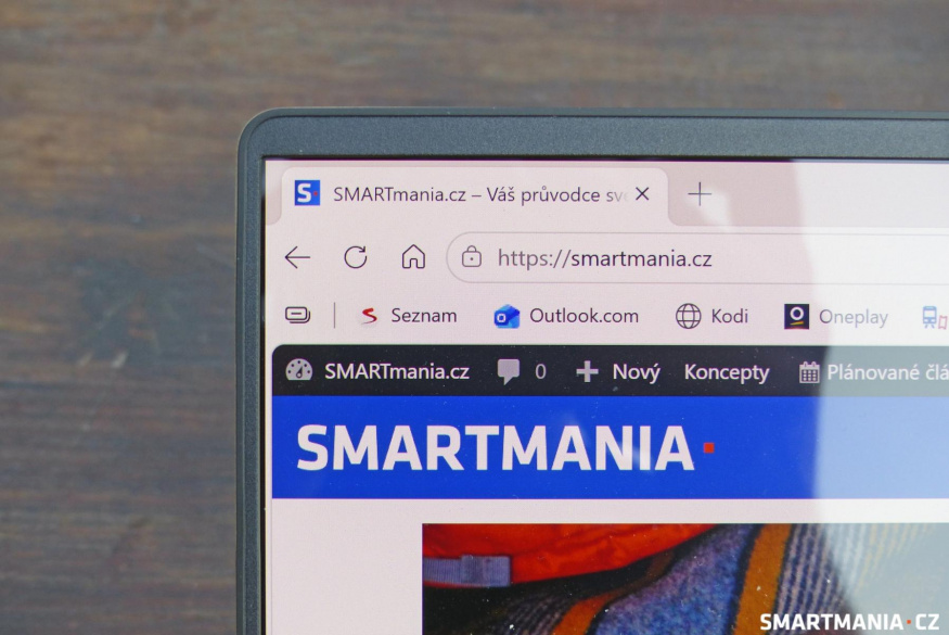Detail displeje počítače Asus Zenbook A16