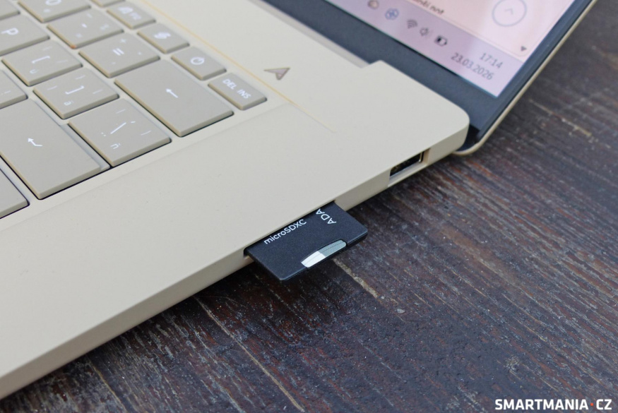 Asus Zenbook A16: čtečka paměťových karet