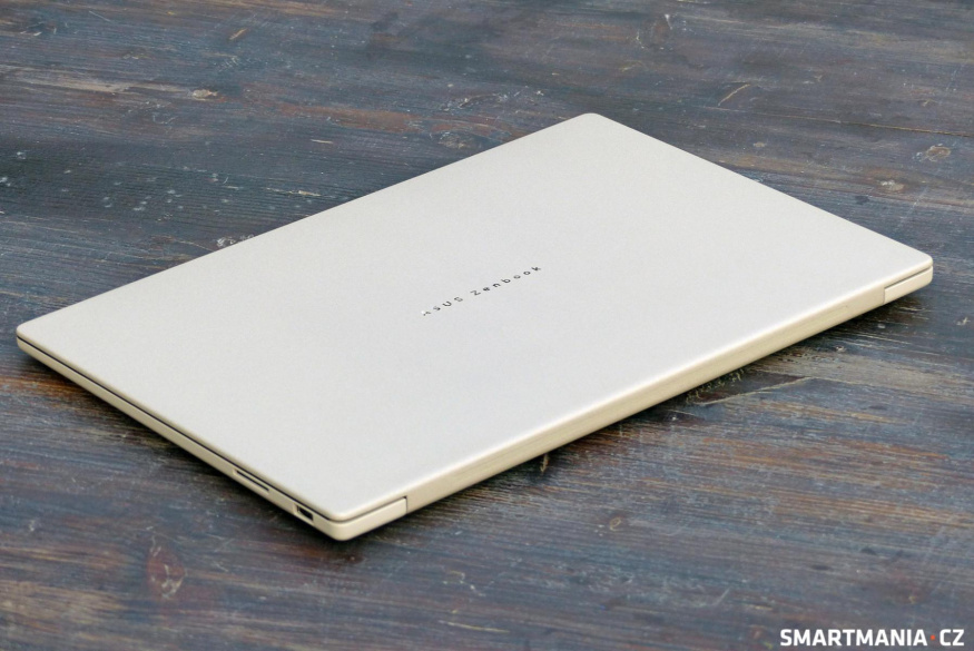 Víko počítače Asus Zenbook A16