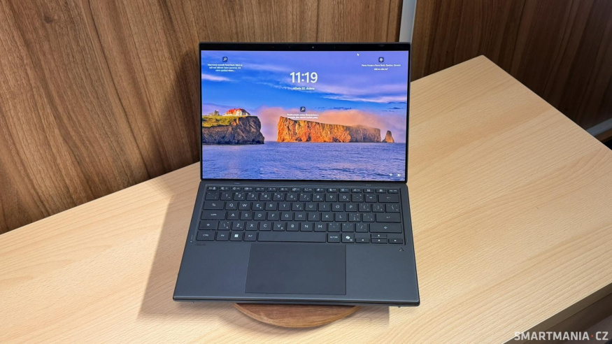OLED panel u laptopu Asus Zenbook Duo přináší skvělé barvy