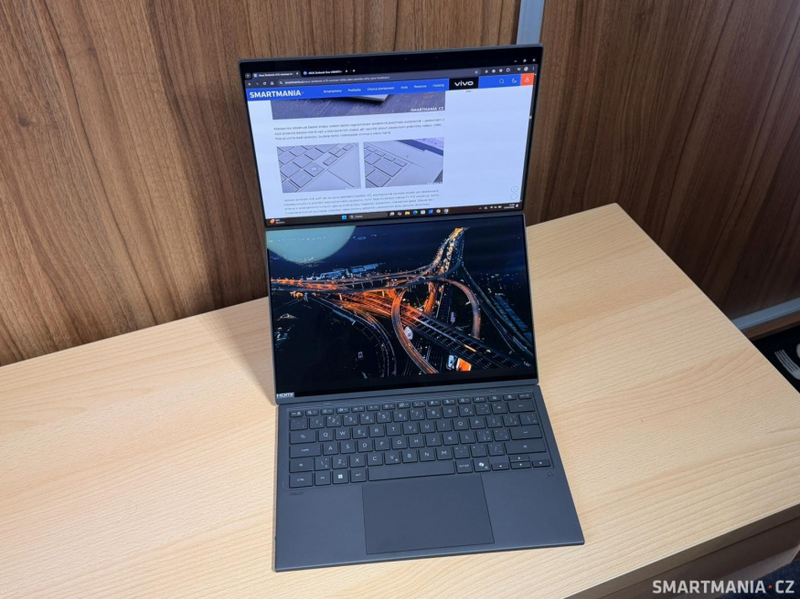 Asus Zenbook Duo se dvěma displeji a klávesnicí