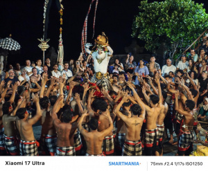 Kecak Dance, 3,2× zoom Kecak Dance, 3,2× zoom