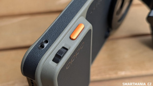 Grip s ovládacími tlačítky fotoaparátu a powerbankou