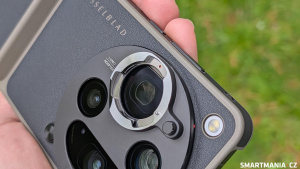 Oppo Find X9 Ultra ve speciálním krytu s úchytem pro nasazení telekonvertoru