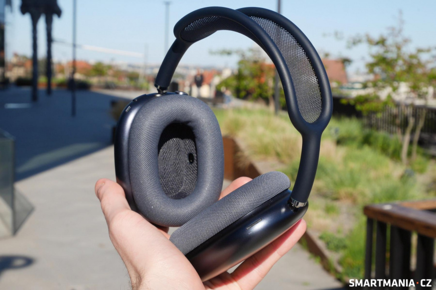 AirPods Max 2 v ruce redaktora