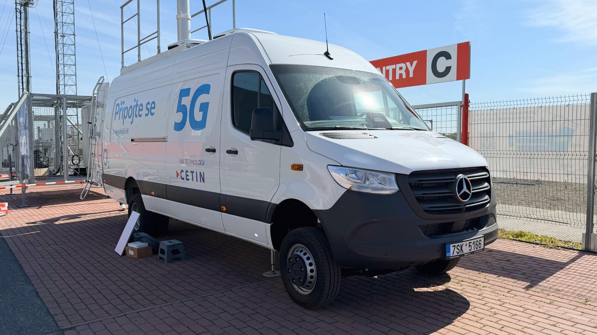 Speciálně upravená BTS dodávka od O2 a Cetin