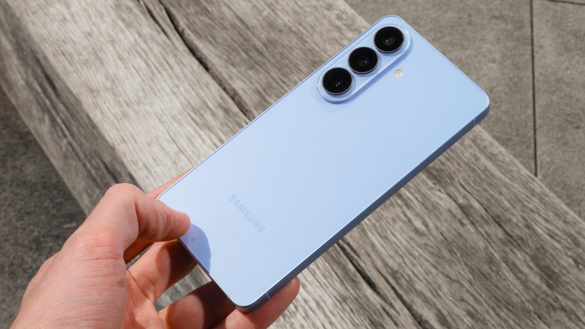 Samsung Galaxy S26 v redakčním testu: malý, spolehlivý, ale už trochu nudný