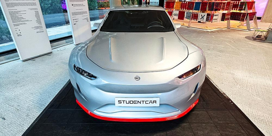 Prototyp elektromobilu StudentCar Titan vyrobený ve spolupráci VŠB-TUO a UTB ve Zlíně Prototyp elektromobilu StudentCar Titan vyrobený ve spolupráci VŠB-TUO a UTB ve Zlíně