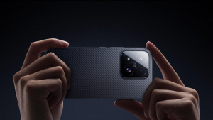 Xiaomi 17 Max v černé barvě s karbonovými zády
