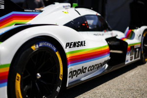 Závodní Porsche v barvách technologického giganta Apple Závodní Porsche v barvách technologického giganta Apple