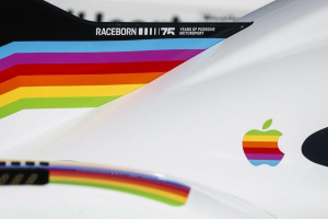 Závodní Porsche v barvách technologického giganta Apple Závodní Porsche v barvách technologického giganta Apple