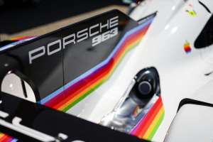 Závodní Porsche v barvách technologického giganta Apple Závodní Porsche v barvách technologického giganta Apple