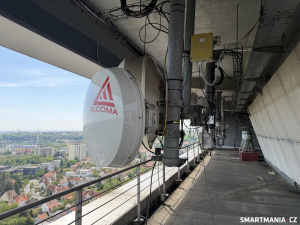 Mikrovlnné pojítko Alcoma – důkaz, že na střeše Shiran Tower najdete mnohem víc než technologie Cetinu…