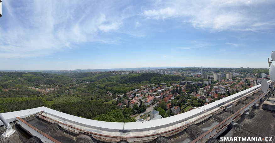 Takový výhled přímo vybízí k pořízení panoramatického záběru