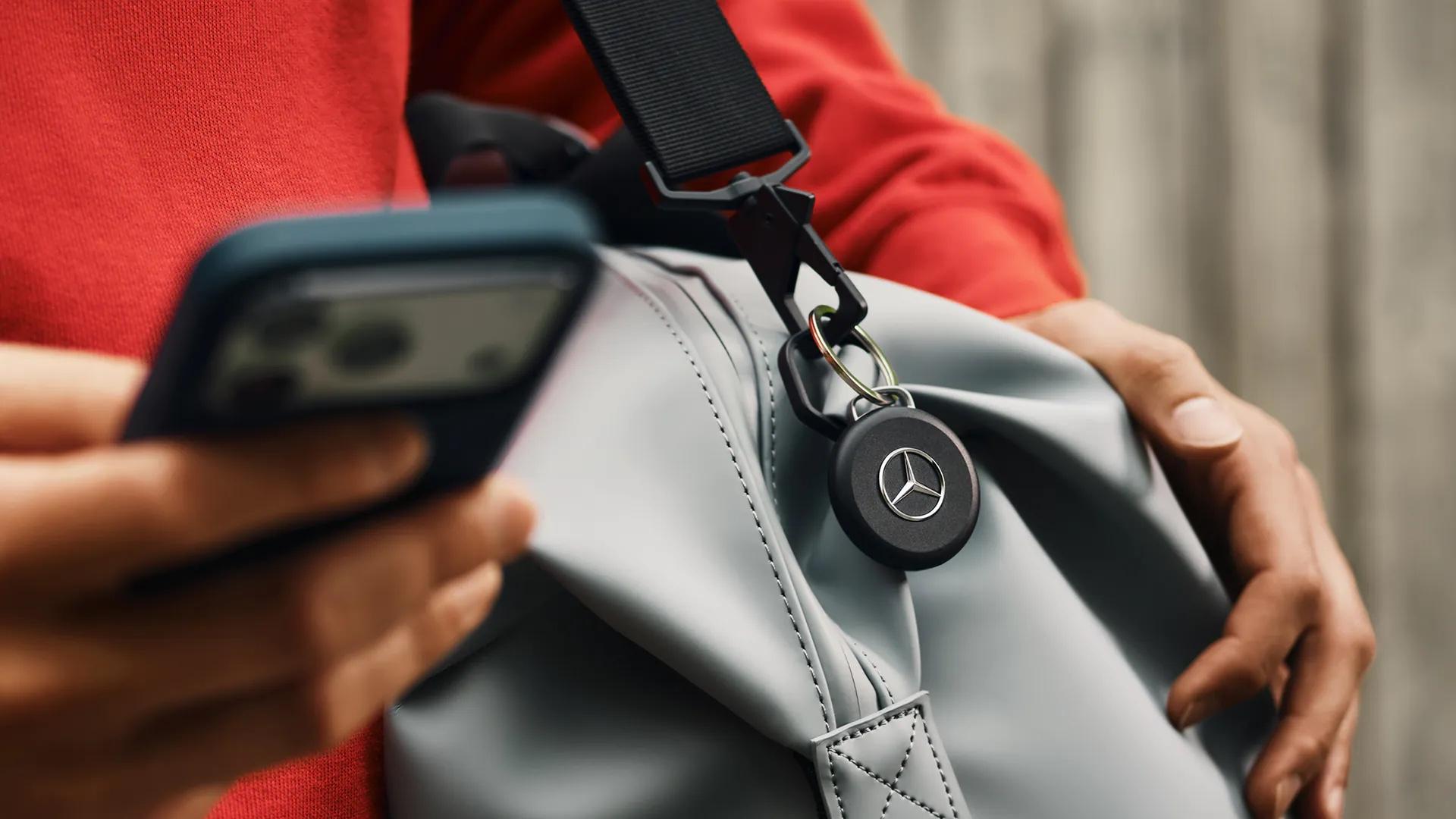 Lokalizační štítek Chipolo s logem automobilky Mercedes-Benz