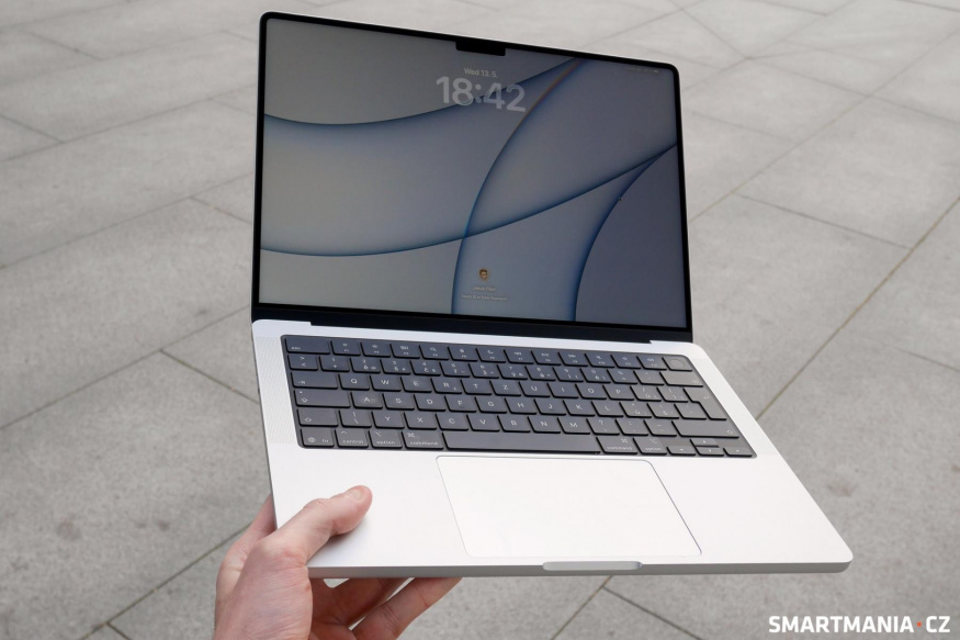MacBook Pro M5 Max v ruce redaktora