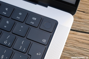 Klávesnice a trackpad MacBooku Pro M5 Max