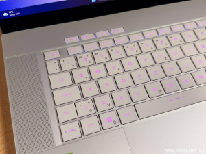 U Asus Rog Zephyrus G16 2026 nechybí RGB podsvícení klávesnice