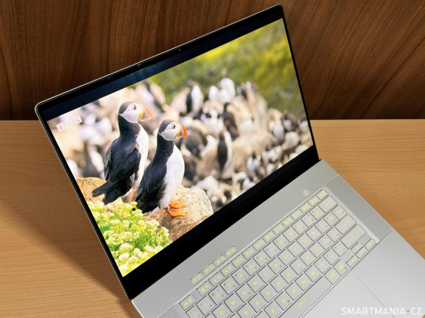 Na filmy a videa je radost pohledět u Asus Rog Zephyrus G16 2026 Recenze 17