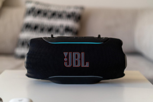 Recenze JBL Xtreme 5: legendární odolný reproduktor je větší a ještě výkonnější
