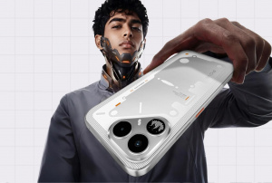 Nothing z Číny? Tecno ukázalo telefon s průhlednými zády a malým displejem místo fotoaparátu
