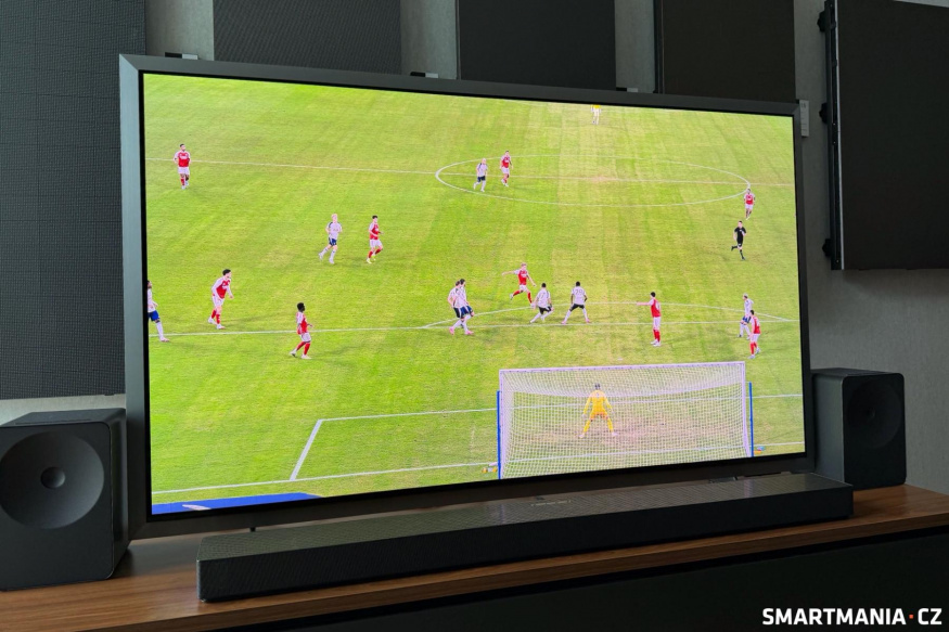 Fotbalový zápas na OLED televizi S99H Fotbalový zápas na OLED televizi S99H