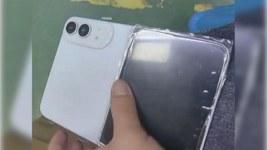 Pravděpodobný snímek iPhonu Ultra v bílé barvě
