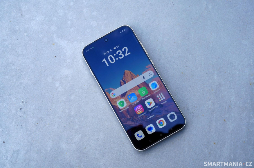 Oppo Reno 16 Pro je kompaktní, leč poněkud kluzké Oppo Reno 16 Pro je kompaktní, leč poněkud kluzké