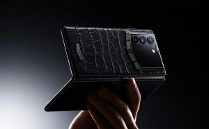 Skládací telefon Vertu AlphaFold