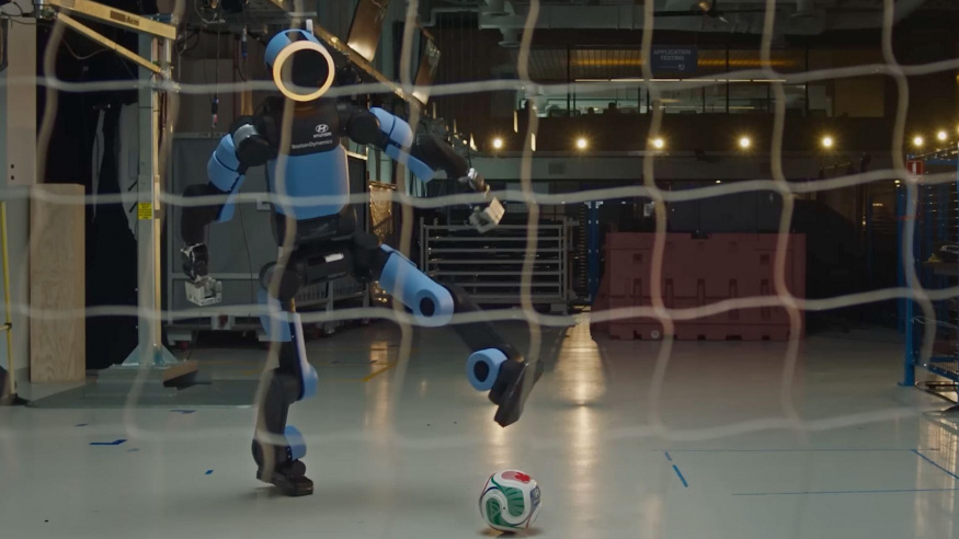 Lepší než Ronaldo? Humanoidní roboti v Číně předvedli neuvěřitelnou show