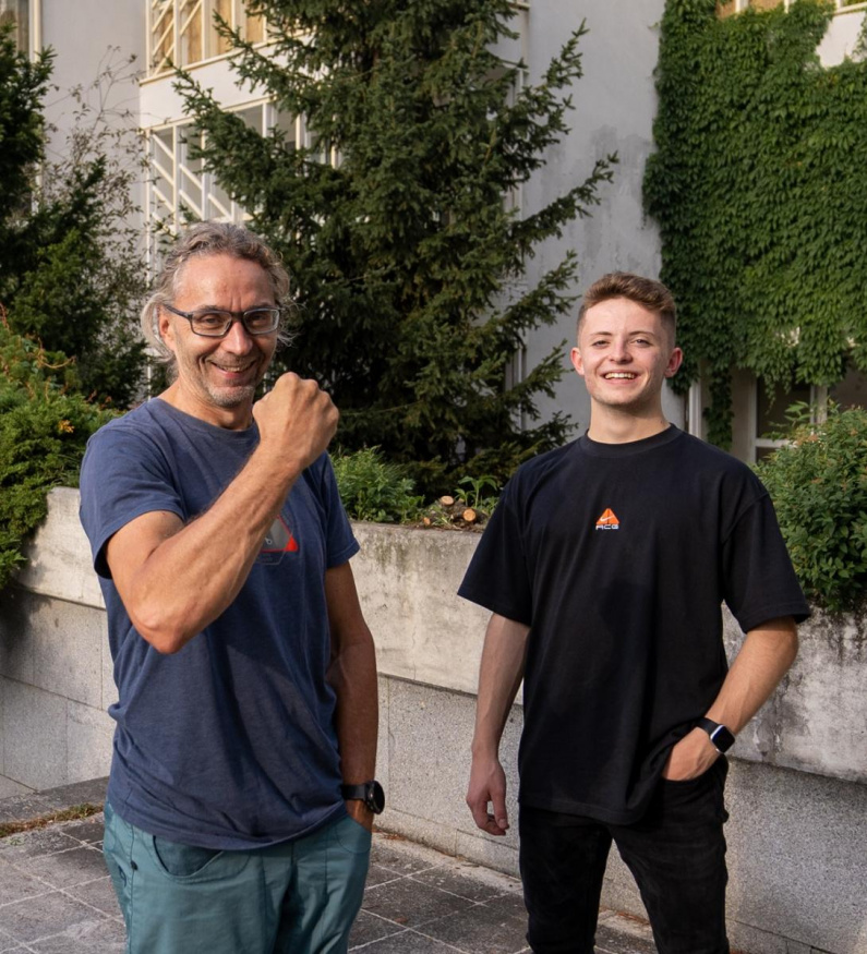 Radim Šlachta a Vojtěch Hlavenka – tvůrci náramku Elonga Radim Šlachta a Vojtěch Hlavenka – tvůrci náramku Elonga