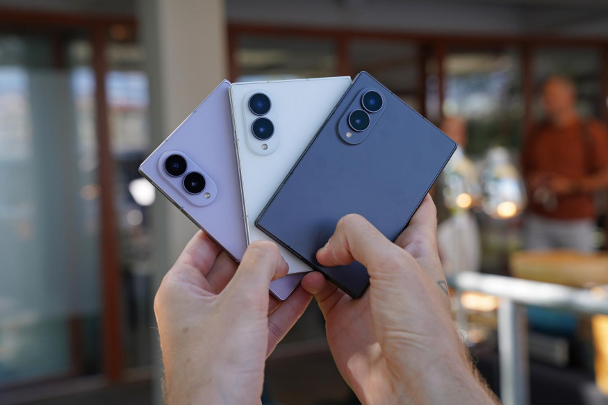 Vypálil Samsung rybník Applu? Vyzkoušeli jsme Galaxy Z Fold 8, nový poměr stran je neskutečně praktický Vypálil Samsung rybník Applu? Vyzkoušeli jsme Galaxy Z Fold 8, nový poměr stran je neskutečně praktický