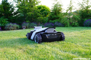 Segway Navimow X450 při sekání zahrady Segway Navimow X450 při sekání zahrady