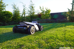 Segway Navimow X450 při sekání zahrady Segway Navimow X450 při sekání zahrady